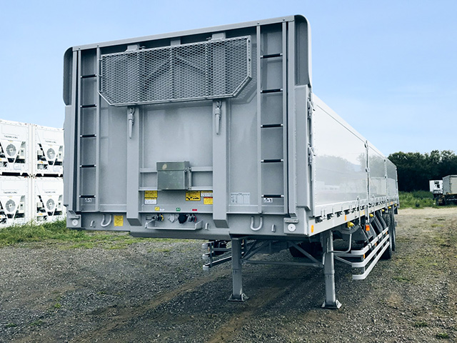 Trailer with Side Panels